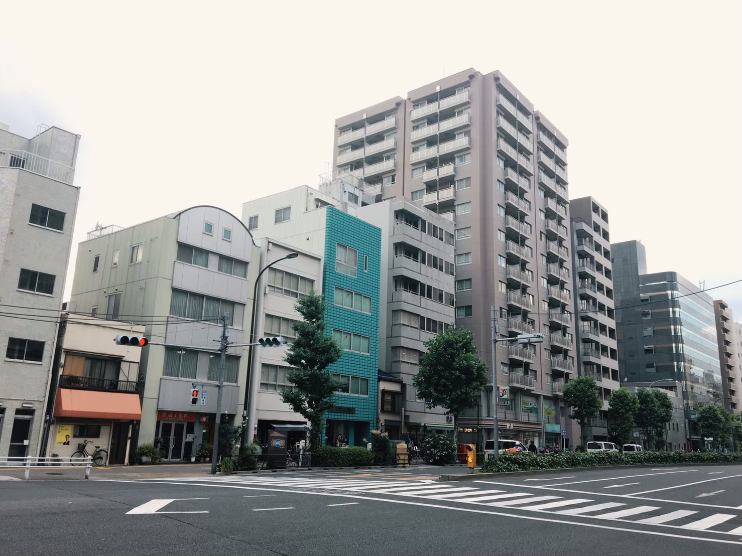 蔵前駅前の街並み