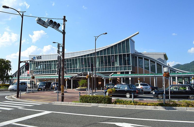 亀岡駅の外観